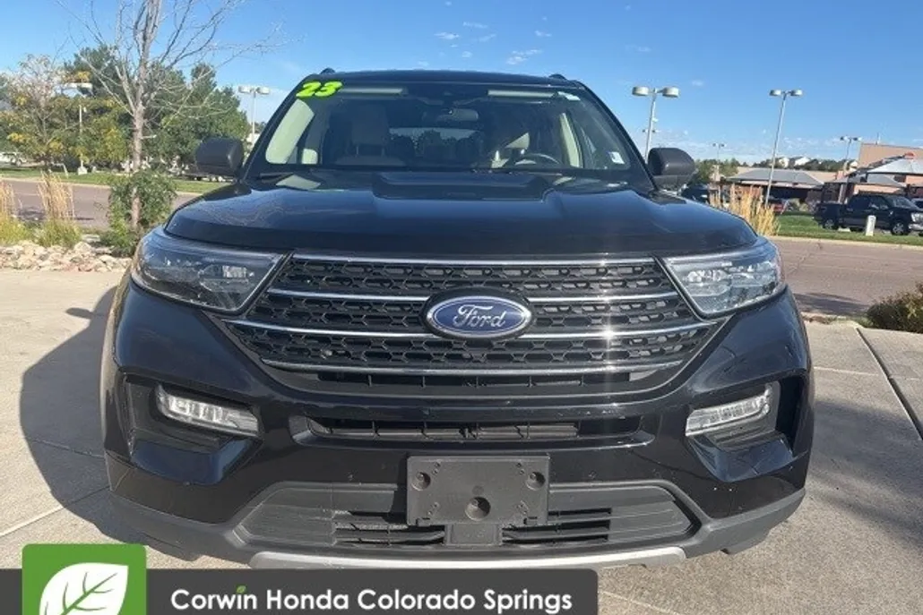 2023 Ford Explorer XLT photo 1
