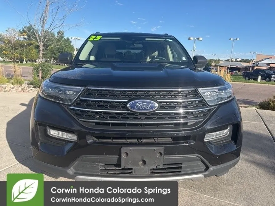 2023 Ford Explorer XLT photo 1