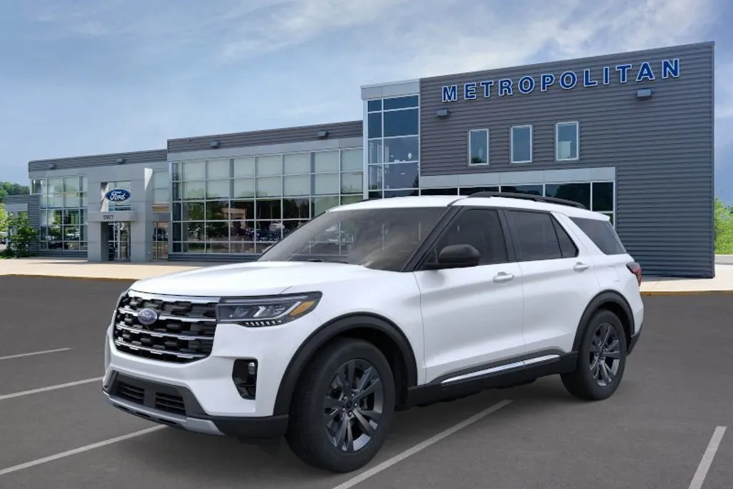 2025 Ford Explorer photo 1