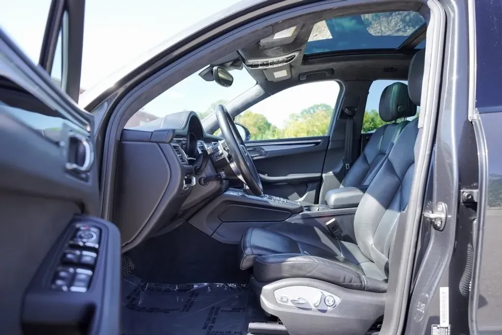 2018 Porsche Macan Turbo photo 1