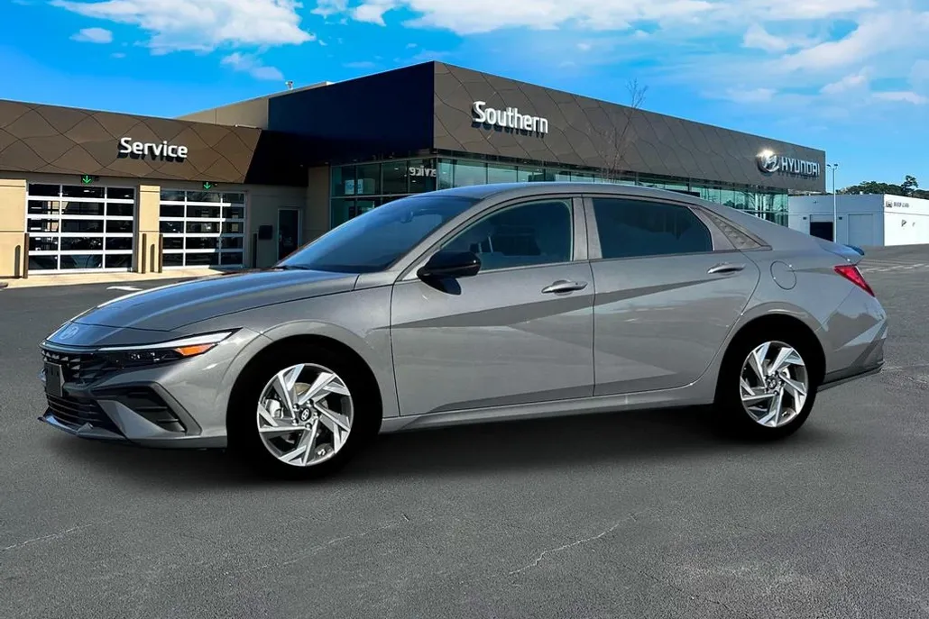 2025 Hyundai Elantra SEL Sport photo 1