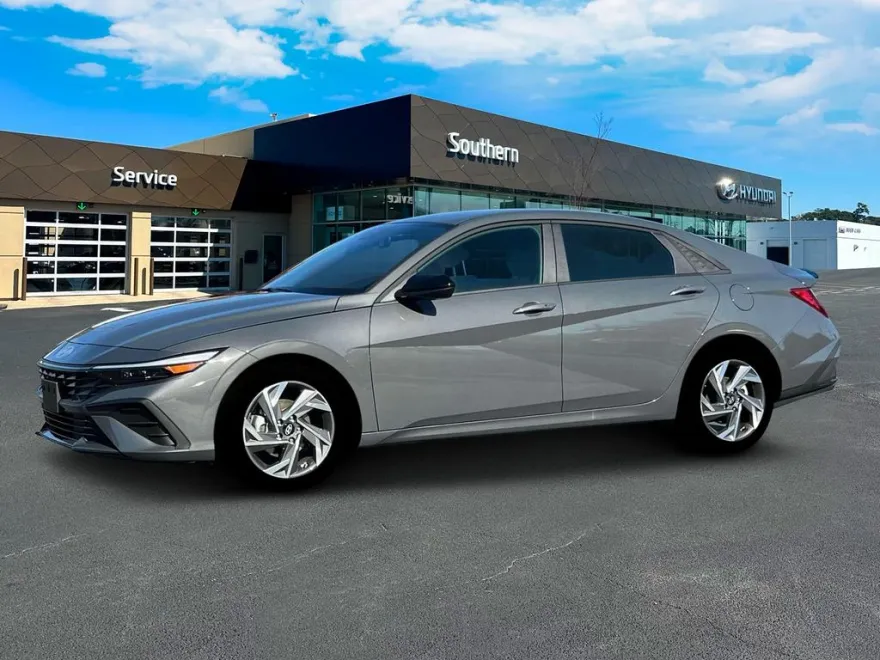 2025 Hyundai Elantra SEL Sport photo 1