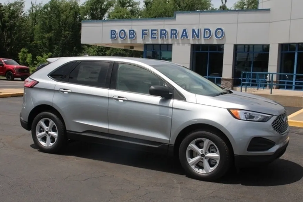 2024 Ford Edge SE photo 1
