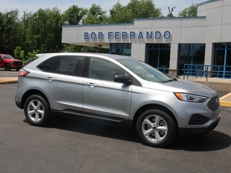 2024 Ford Edge SE photo 1