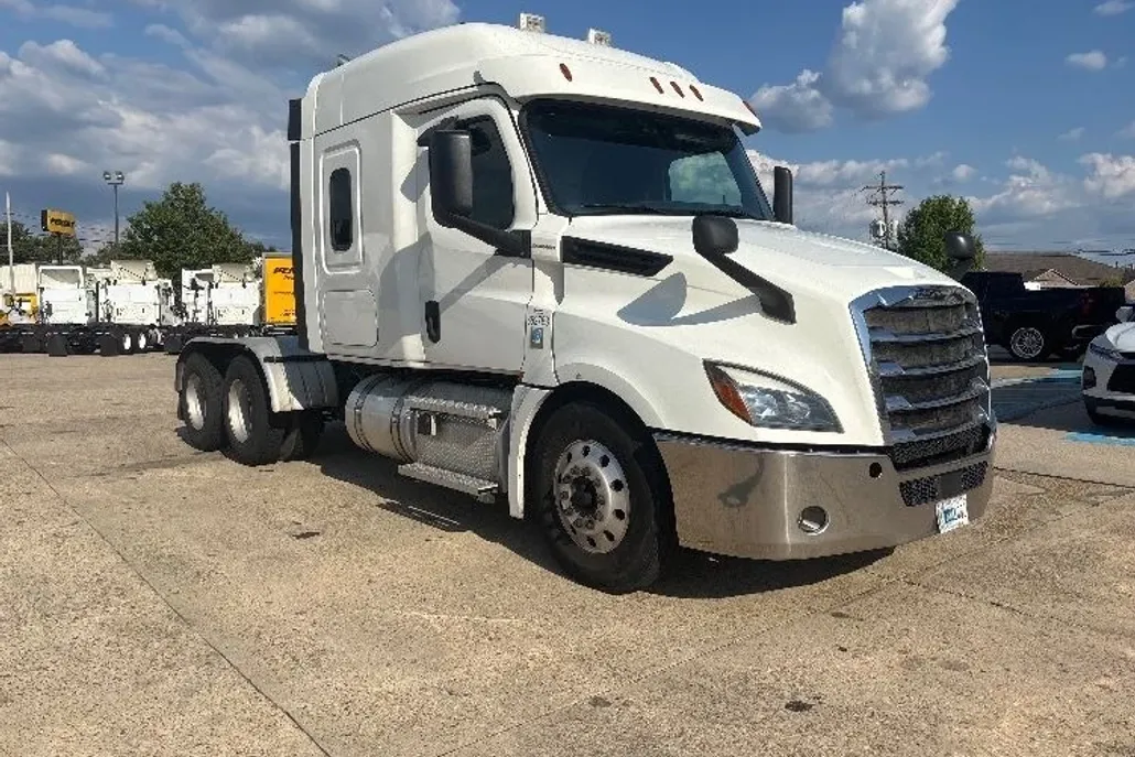 2020 Freightliner Cascadia 126" Sleeper Cab photo 1