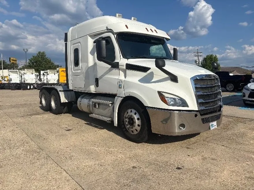 2020 Freightliner Cascadia 126" Sleeper Cab photo 1