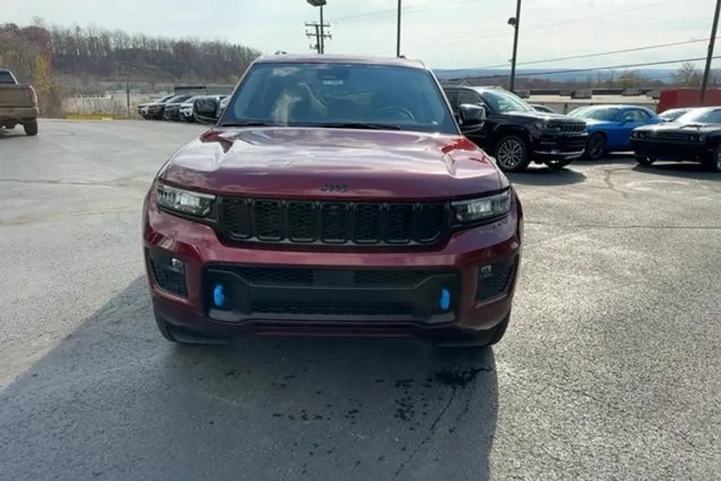 2024 Jeep Cherokee 4xe Anniversary Edition photo 1