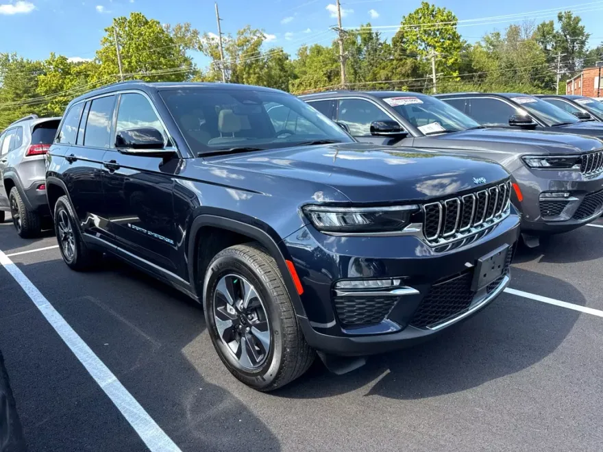 2023 Jeep Cherokee 4xe photo 1