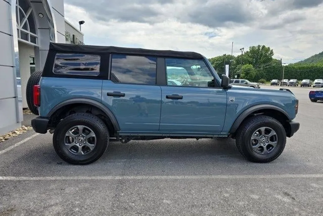 2022 Ford Bronco Big Bend photo 1