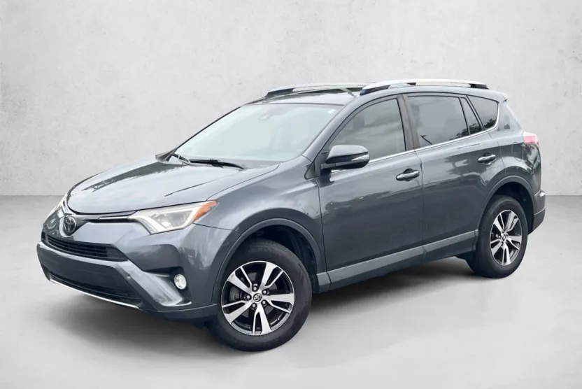 2018 Toyota RAV4 XLE photo 1