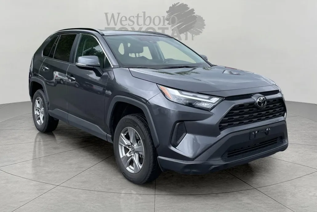 2024 Toyota RAV4 XLE photo 1