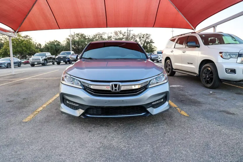 2017 Honda Accord Sport SE photo 1