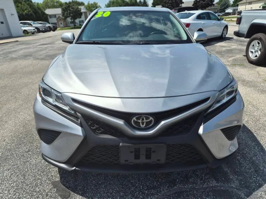 2020 Toyota Camry SE photo 1