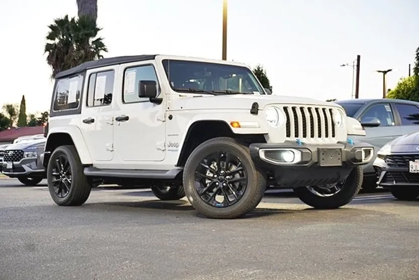 2022 Jeep Wrangler Unlimited Sahara 4xe photo 1
