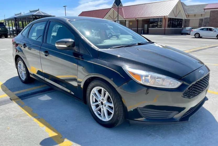 2016 Ford Focus SE photo 1