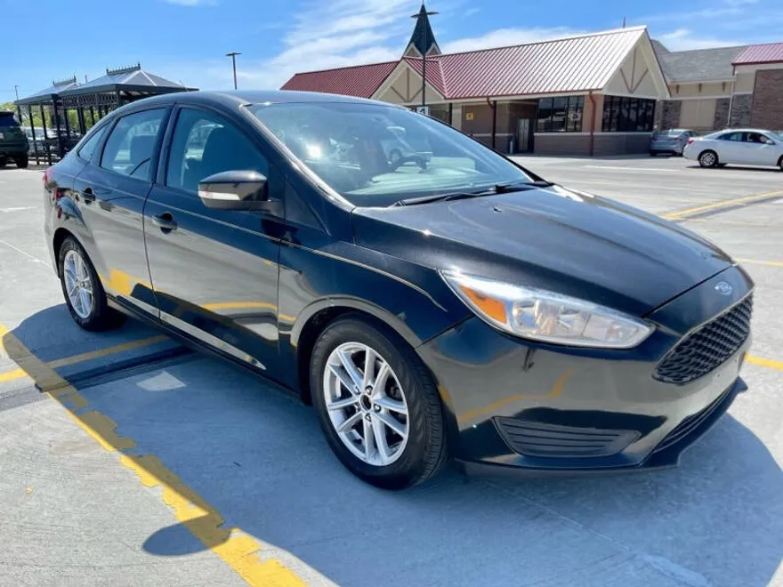 2016 Ford Focus SE photo 1