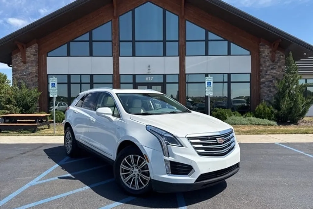 2017 Cadillac XT5 Luxury photo 1