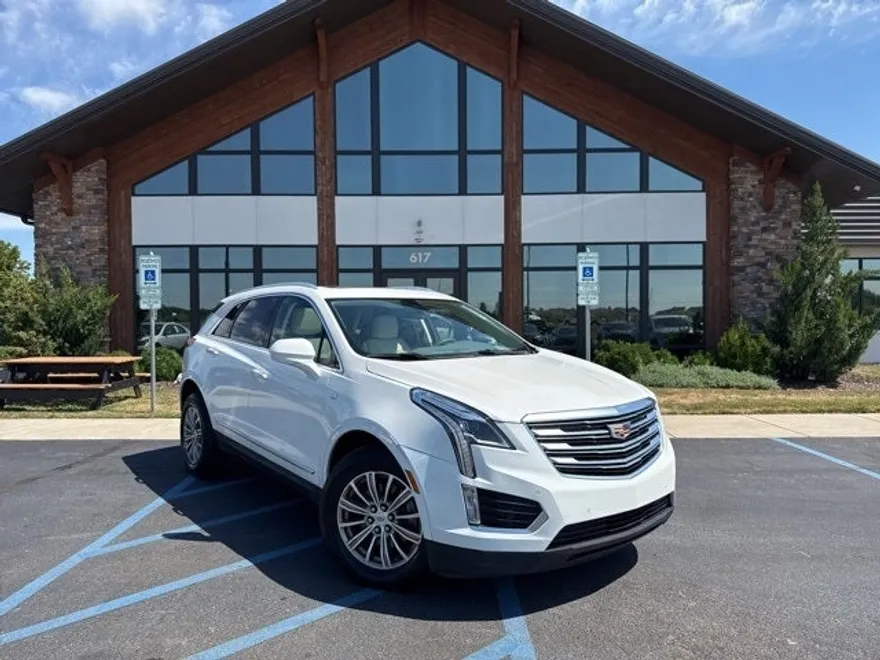 2017 Cadillac XT5 Luxury photo 1