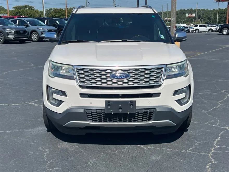 2017 Ford Explorer Platinum photo 1