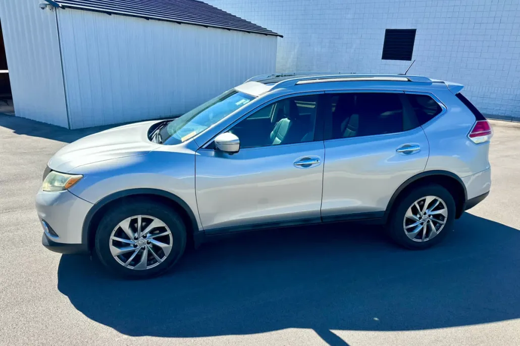 2015 Nissan Rogue SL photo 1