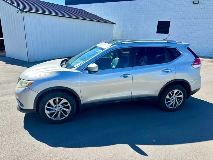 2015 Nissan Rogue SL photo 1