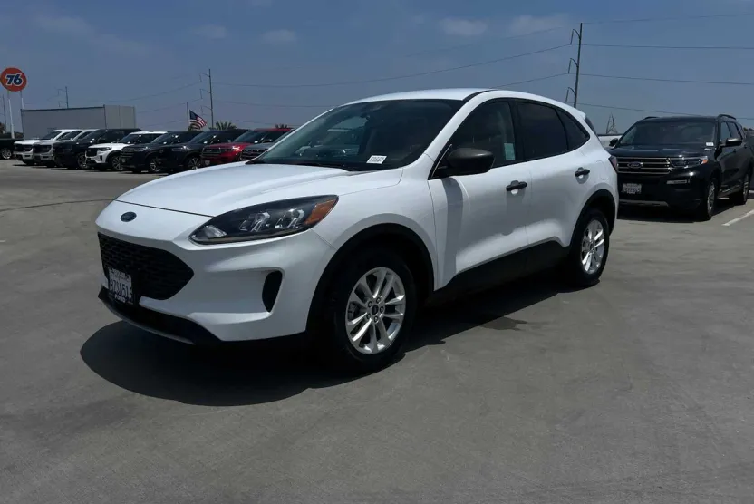 2021 Ford Escape S photo 1