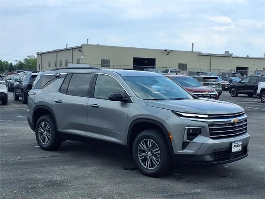 2025 Chevrolet Traverse photo 1