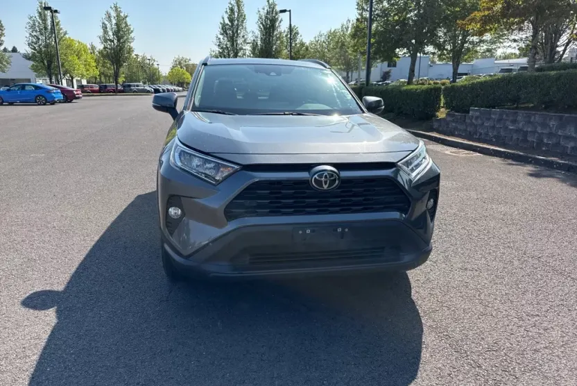 2021 Toyota RAV4 XLE Premium photo 1