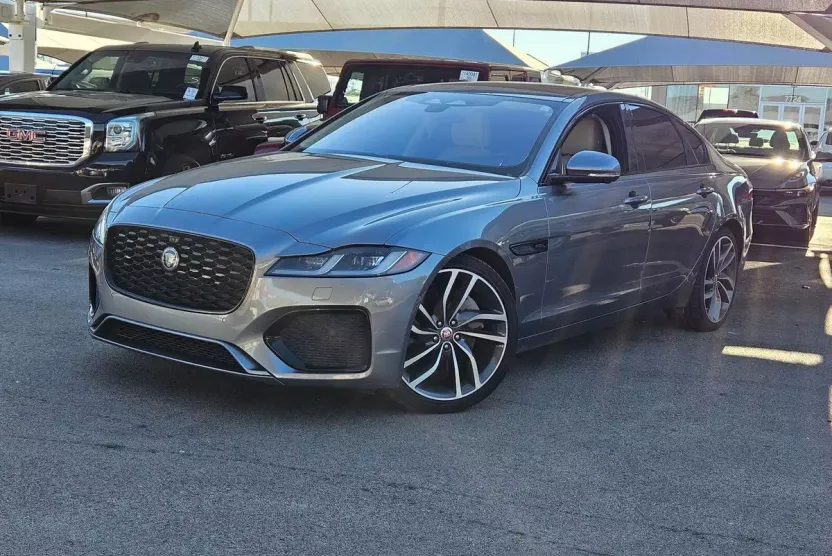 2021 Jaguar XF SE photo 1