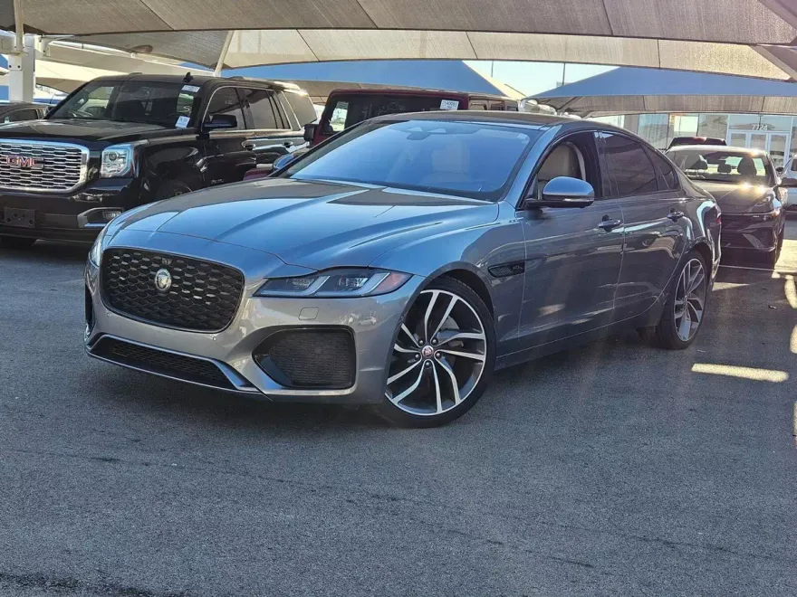 2021 Jaguar XF SE photo 1