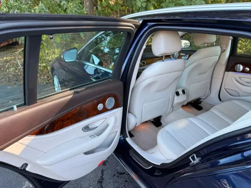 2018 Mercedes Benz E 400 4MATIC Wagon photo 4