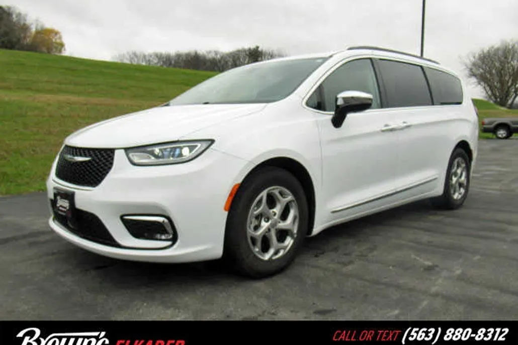 2023 Chrysler Pacifica Limited photo 1