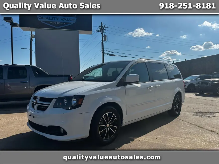 2017 Dodge Grand Caravan GT photo 1