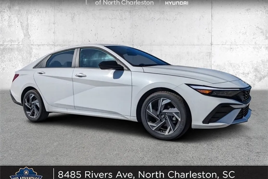 2025 Hyundai Elantra SEL Sport photo 1