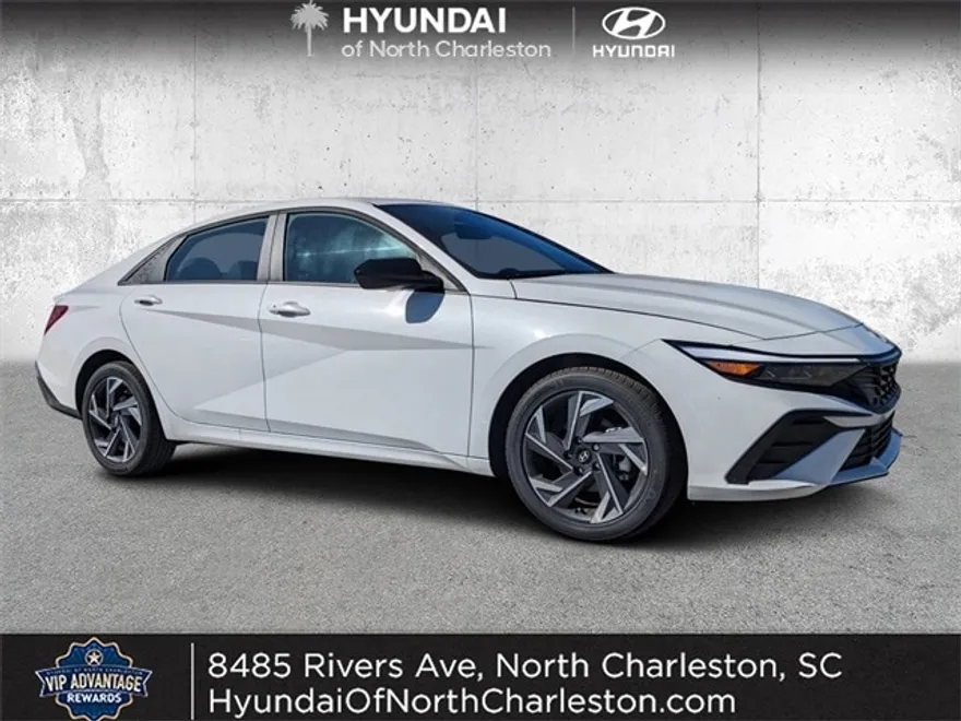 2025 Hyundai Elantra SEL Sport photo 1