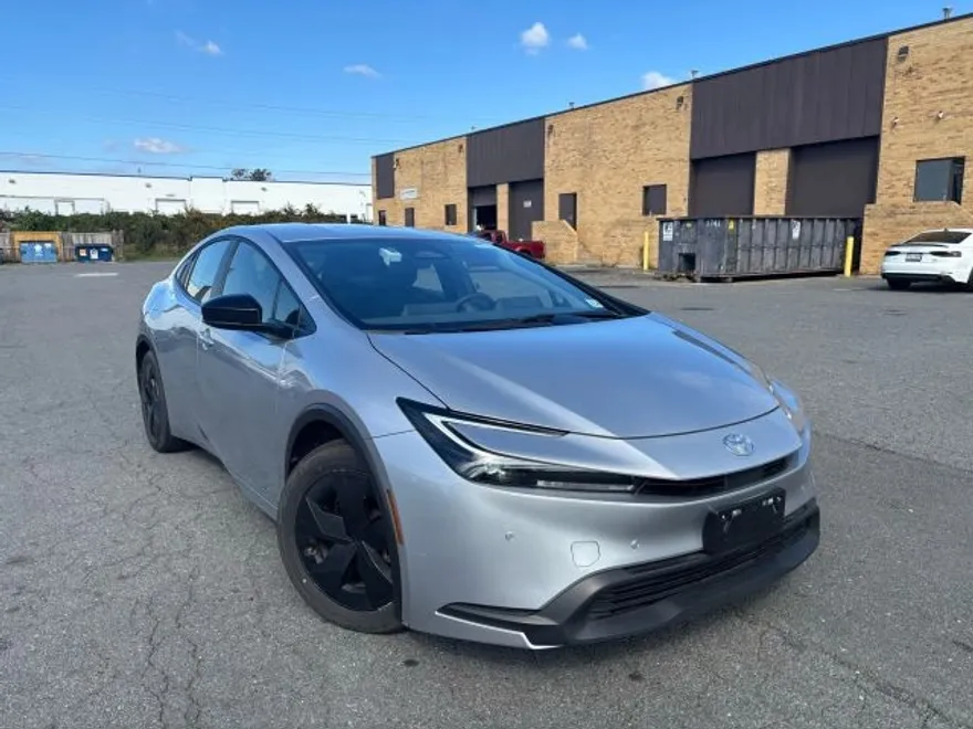 2025 Toyota Prius LE photo 1