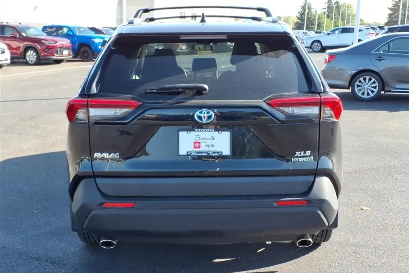 2023 Toyota RAV4 Hybrid XLE photo 1