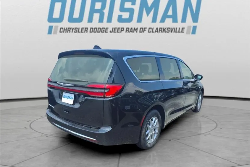 2025 Chrysler Pacifica photo 1