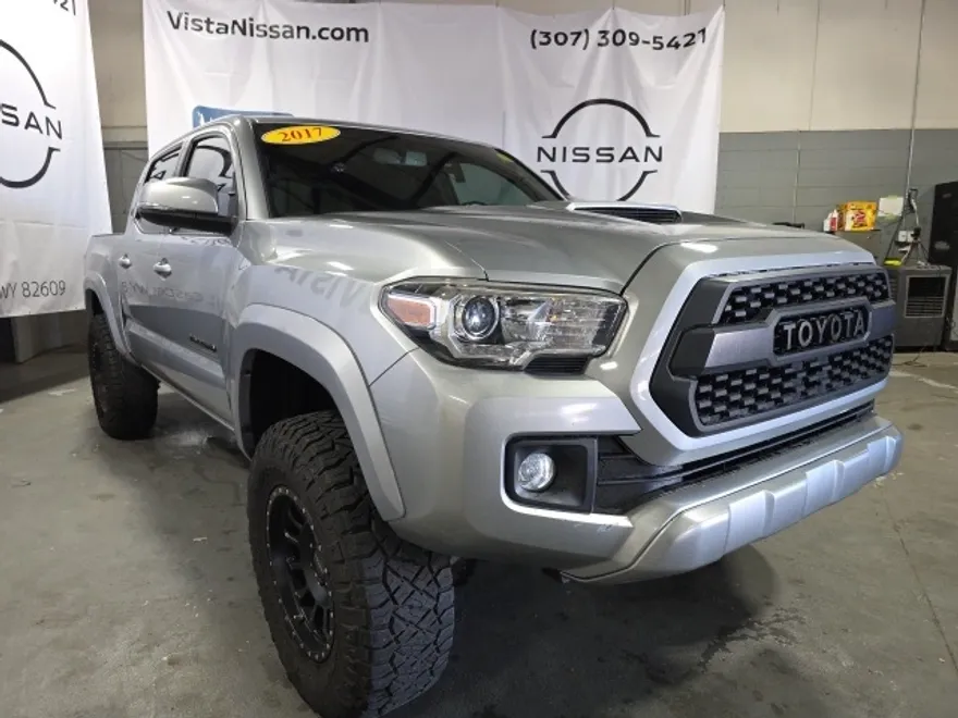 2017 Toyota Tacoma TRD Sport photo 1