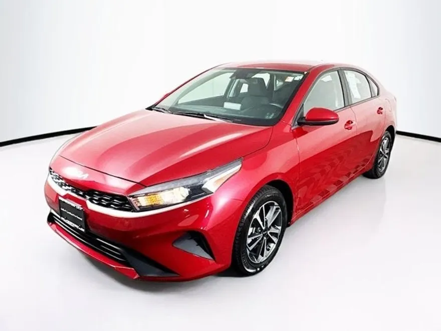 2023 Kia Forte LXS photo 1