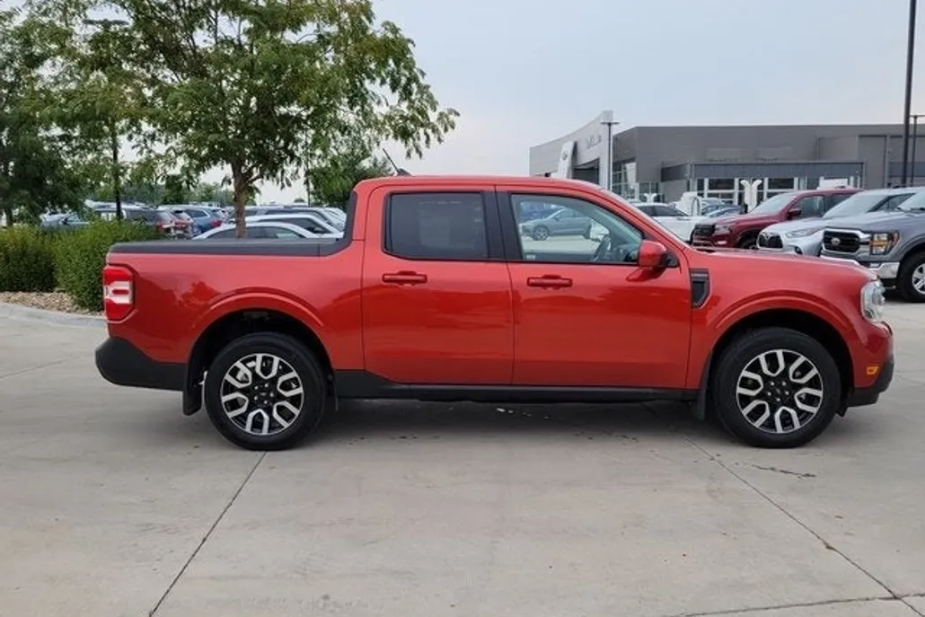 2023 Ford Maverick Lariat photo 1