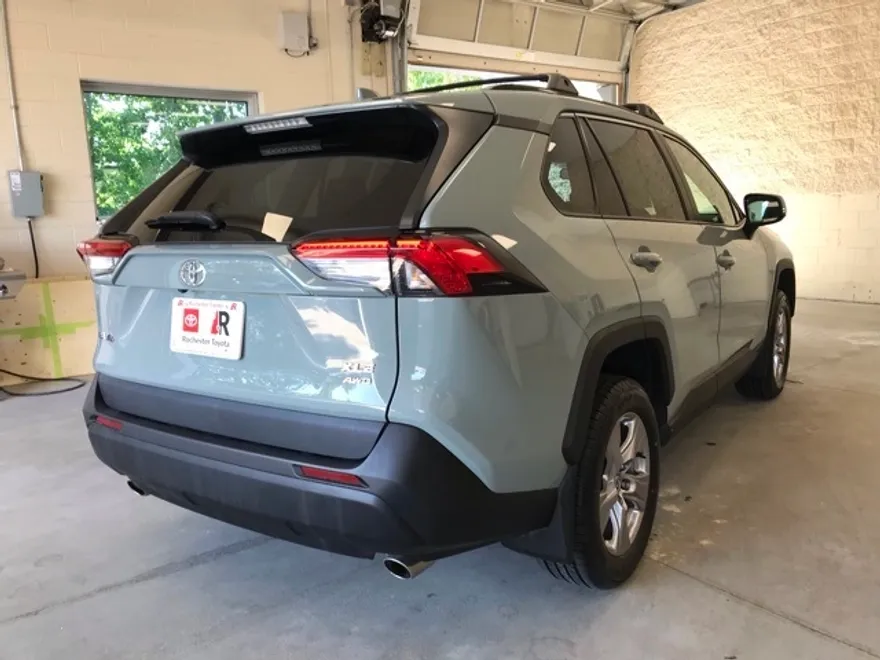 2022 Toyota RAV4 XLE photo 1