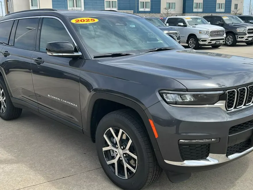 2025 Jeep Grand Cherokee Limited photo 1