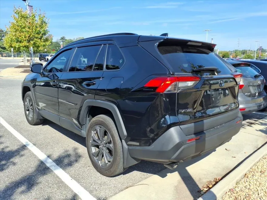 2023 Toyota RAV4 Hybrid XLE Premium photo 1