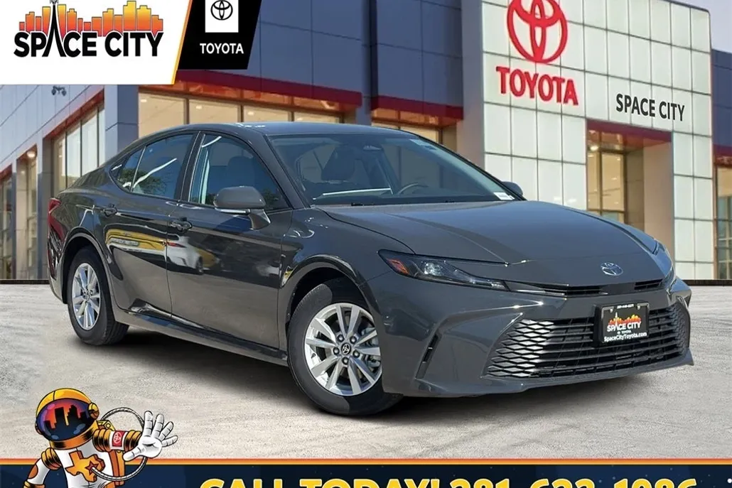 2025 Toyota Camry LE photo 1