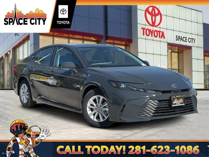 2025 Toyota Camry LE photo 1
