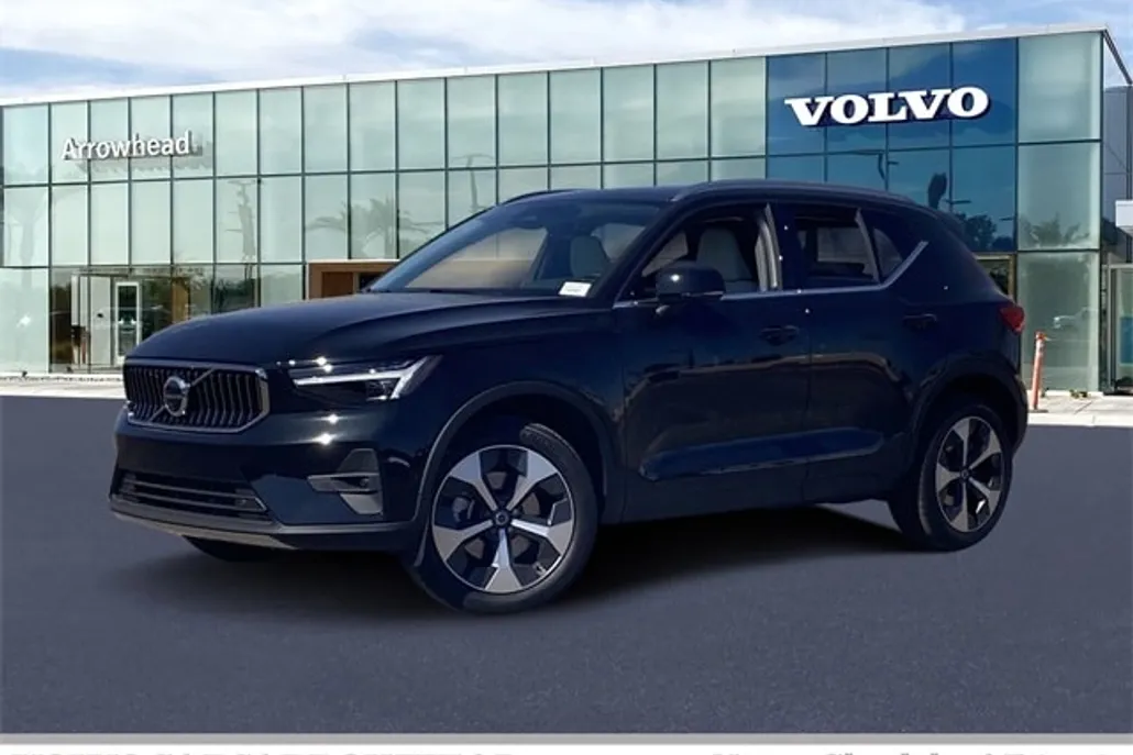 2025 Volvo XC40 Plus photo 1