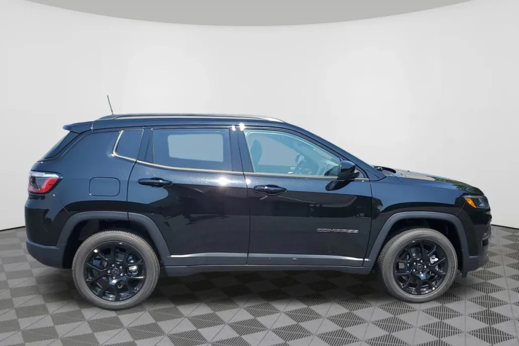 2025 Jeep Compass Latitude Altitude Special Edition photo 1
