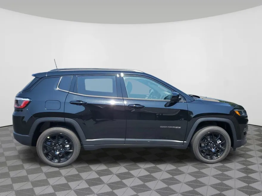 2025 Jeep Compass Latitude Altitude Special Edition photo 1