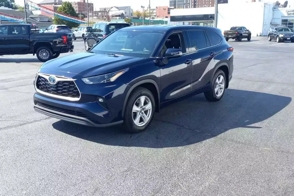 2022 Toyota Highlander Hybrid LE photo 1